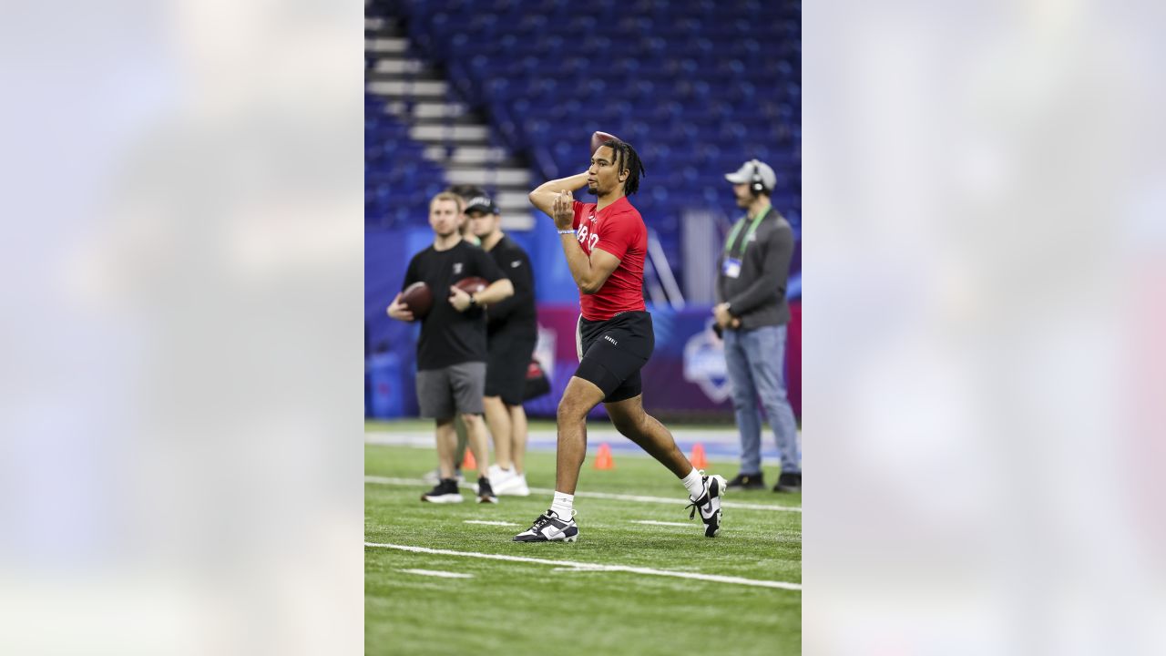 CJ Stroud hand size: What is QB's hand measurement, height, and weight at  the 2023 NFL Combine - DraftKings Network