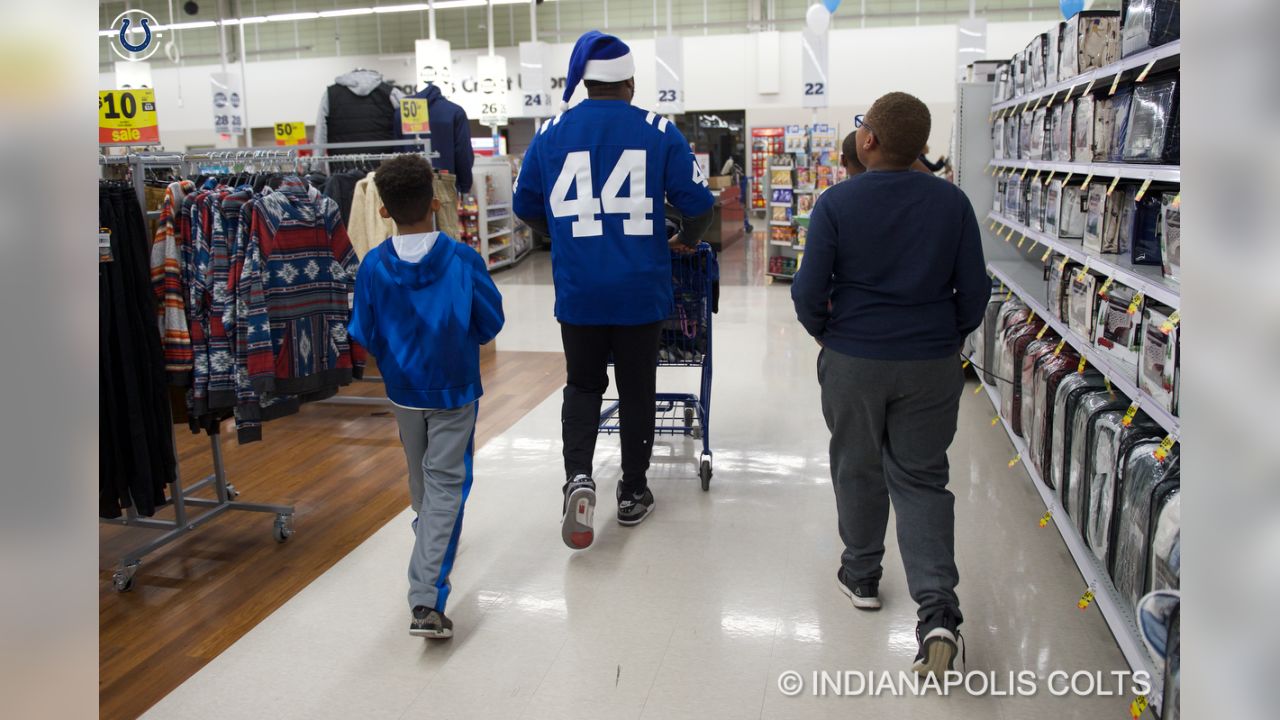 Colts Team Up With Cops To Shop With Kids