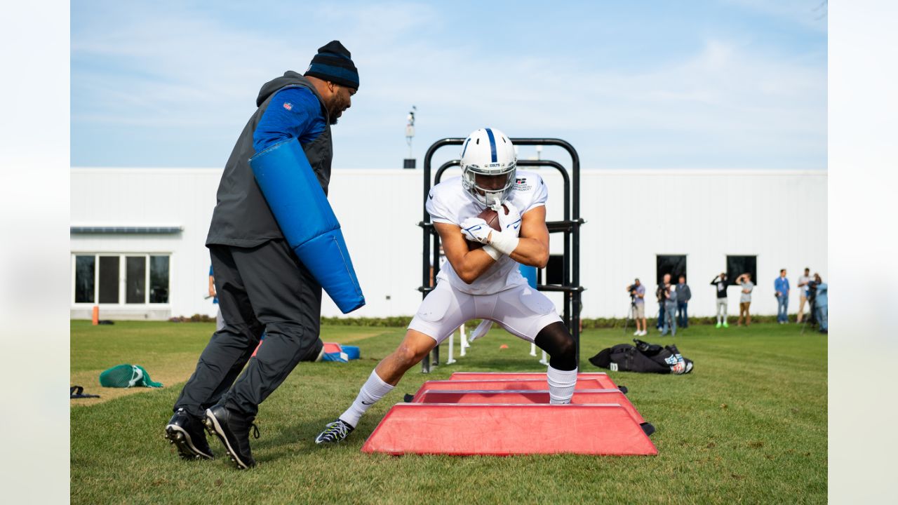 Colts RB Zack Moss Has Career Day, Nyheim Hines Steals Spotlight