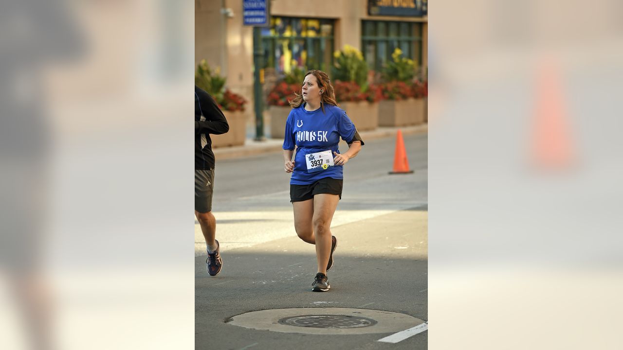 Couple gets engaged at Lucas Oil Stadium after Colts 5K race