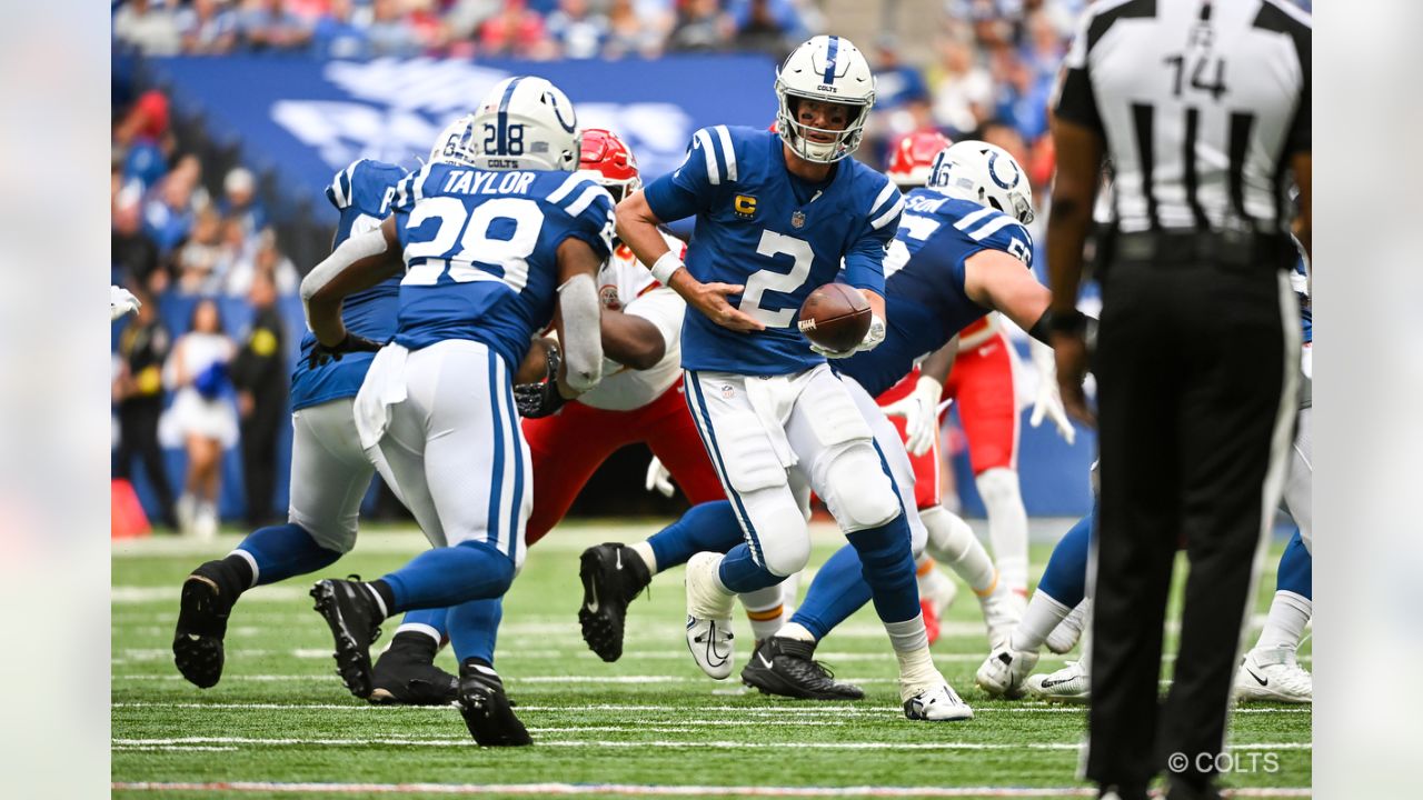 INDIANAPOLIS, IN - JANUARY 08: Indianapolis Colts tight end Jelani Woods  (80) warms up before the game between the Houston Texans and the  Indianapolis Colts on January 8, 2023, at Lucas Oil