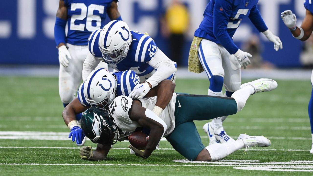 Jalen Hurts' late TD run gives Eagles win over Colts