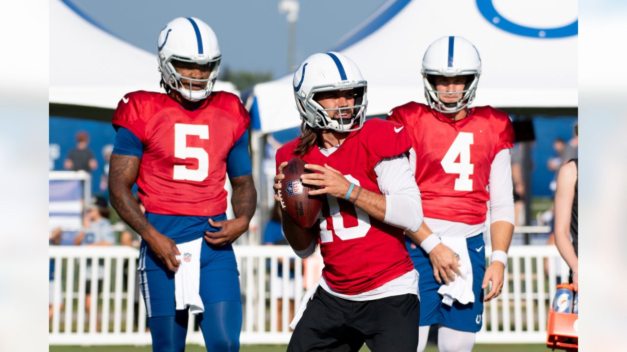 Indianapolis Colts quarterback Anthony Richardson (5) warms up before an  NFL pre-season football game against the Buffalo Bills, Saturday, Aug. 12,  2023, in Orchard Park, N.Y. (AP Photo/Gary McCullough Stock Photo - Alamy