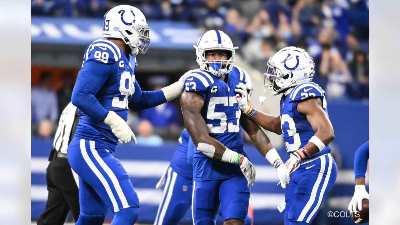 Darius Leonard howls during, after Colts victory