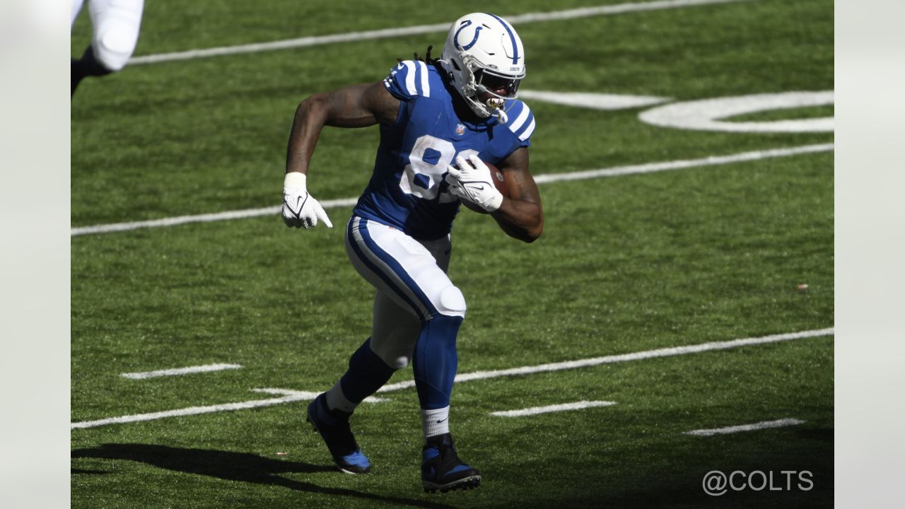 Colts lose to Titans 24-17, Shaquille Leonard suffers concussion