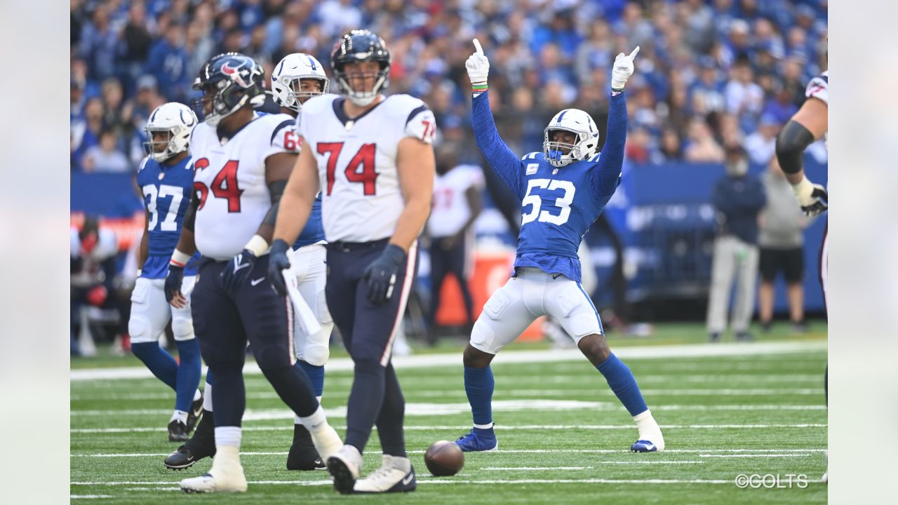 Darius Leonard howls during, after Colts victory