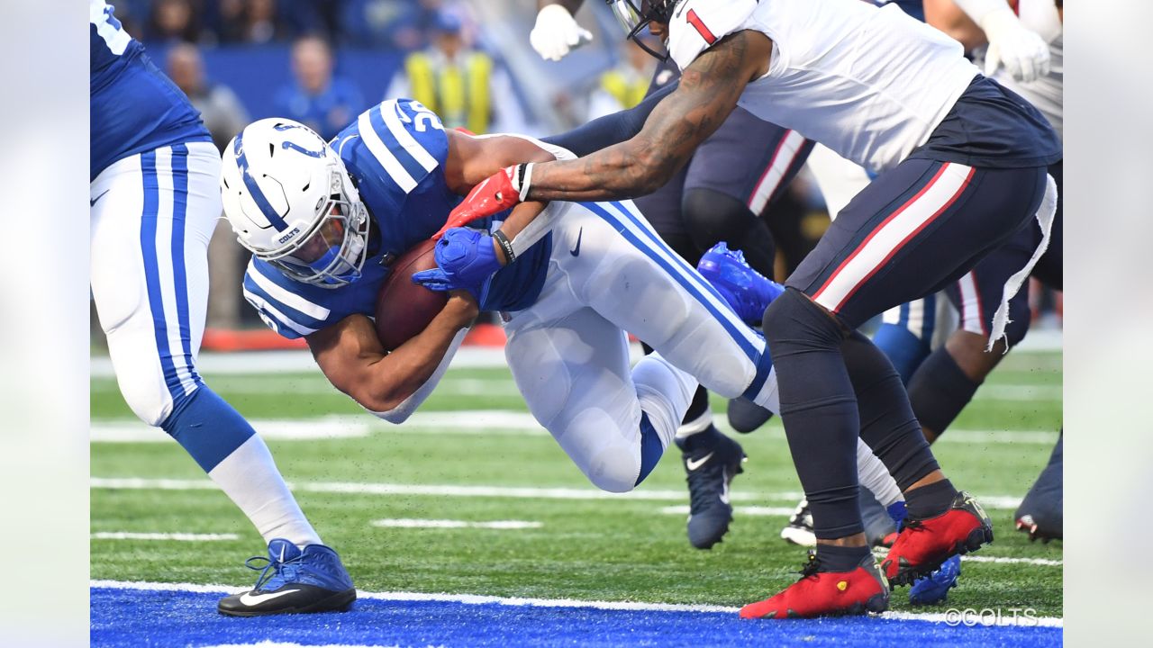 Wisconsin Badgers in the NFL: Jonathan Taylor wins FedEx Ground Player of  the Year Award - Bucky's 5th Quarter