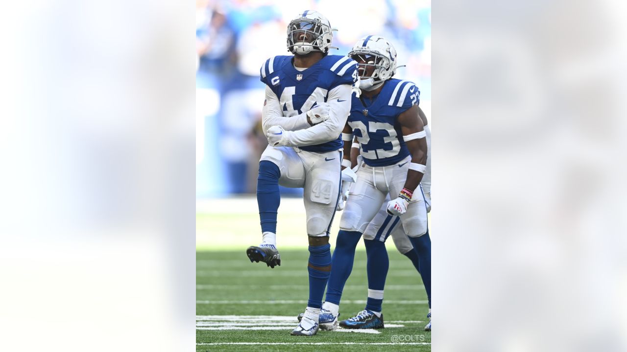 Colts lose to Titans 24-17, Shaquille Leonard suffers concussion