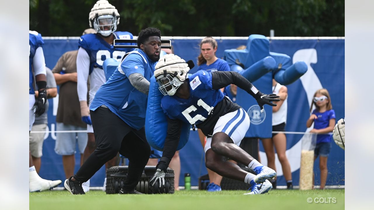 Indianapolis Colts defensive end Yannick Ngakoue surprises local teachers  with school supplies : r/nfl