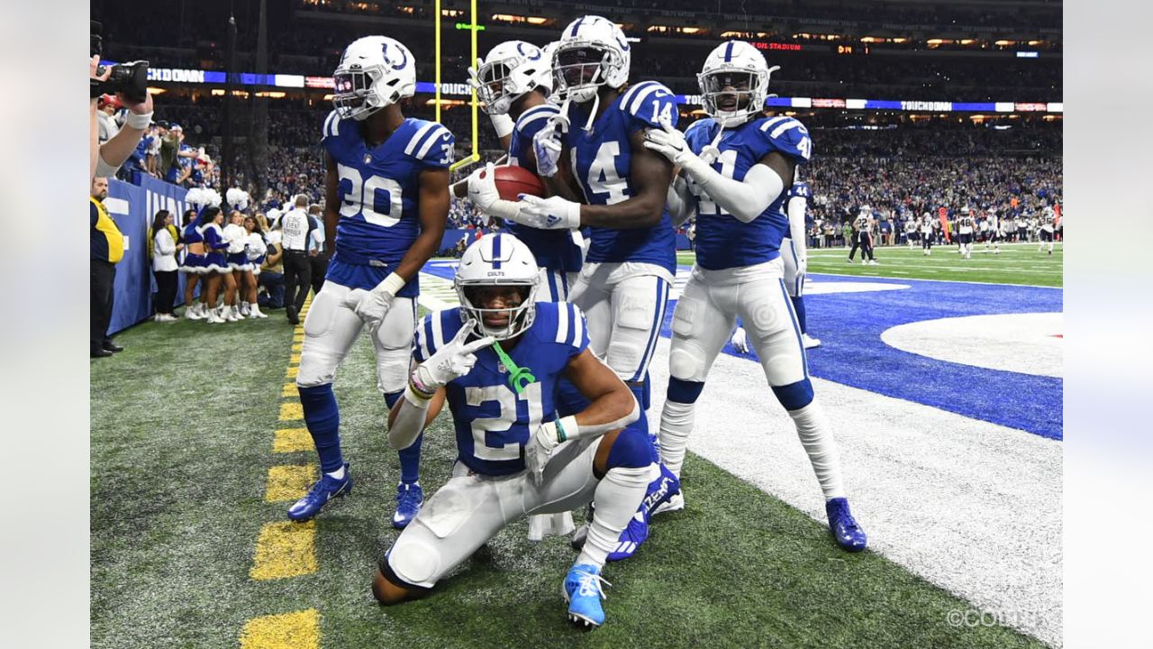 Taylor Helps Colts Turn Table On Patriots With 27-17 Victory