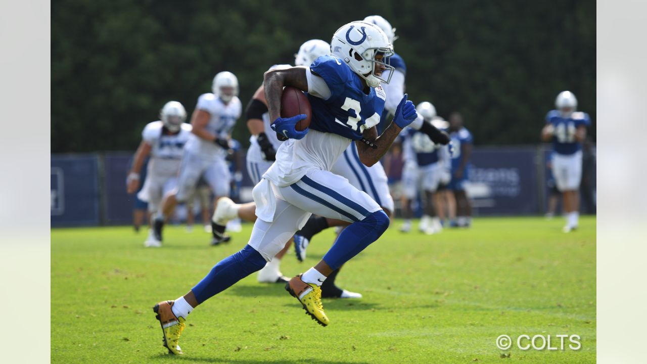 PHOTOS: Darius Leonard Youth Football Camp / Hilltop Park Ribbon