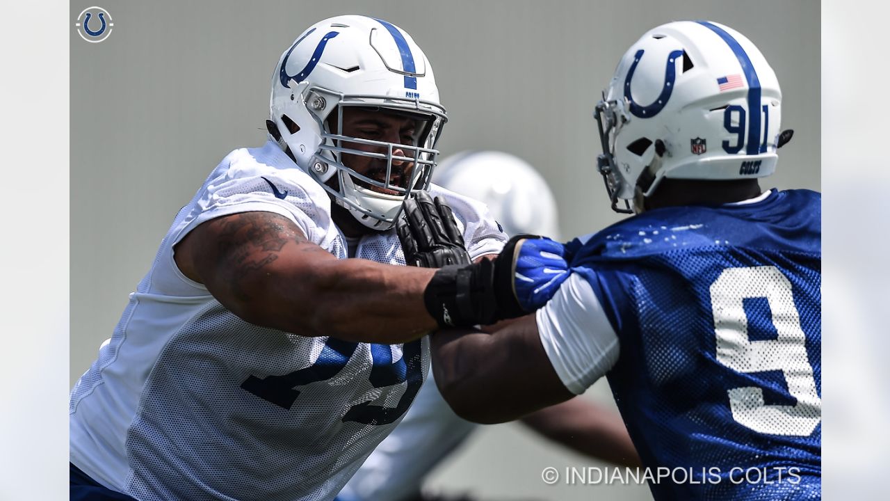 Landover, United States. 26th Aug, 2023. Cincinnati Bengals OT D'Ante Smith  (70) and DE KJ Henry (55) in position as they fight to hold each other back  during a NFL preseason game