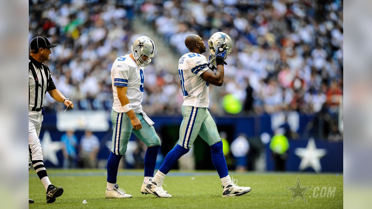 Dallas Cowboys Terrell Owens (81) is covered by Seattle Seahawks