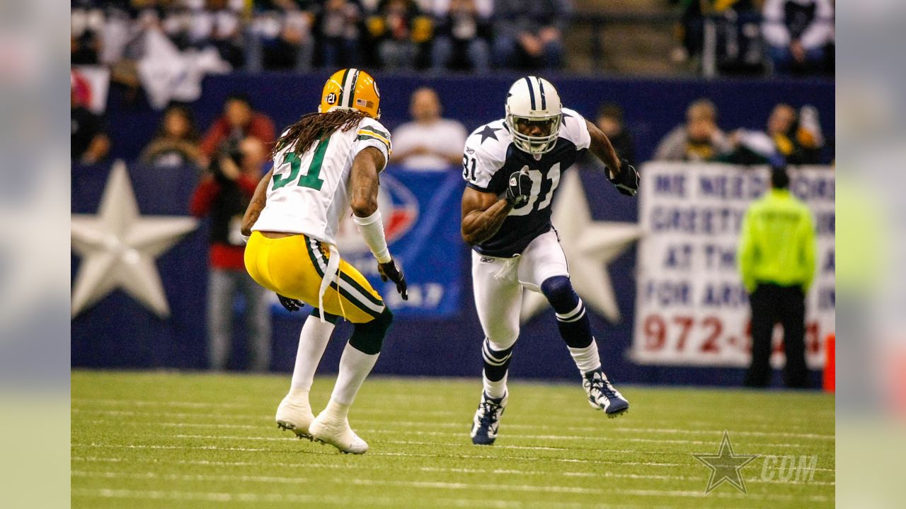 Dallas Cowboys wide receiver Terrell Owens (81) pulls in a 48-yard pass as  Green Bay Packers linebacker A.J. Hawk (50) defends in the second quarter  in their NFL football game in Irving