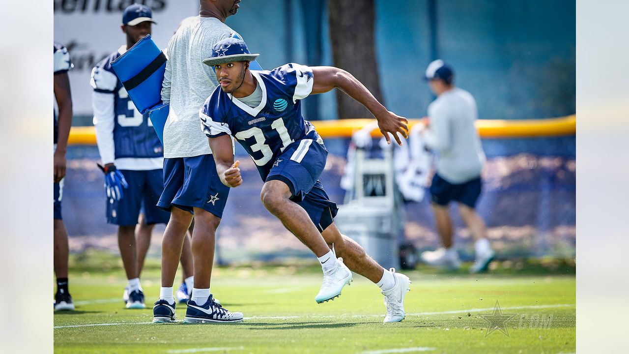 5,167 Dallas Cowboys Training Camp Stock Photos, High-Res Pictures