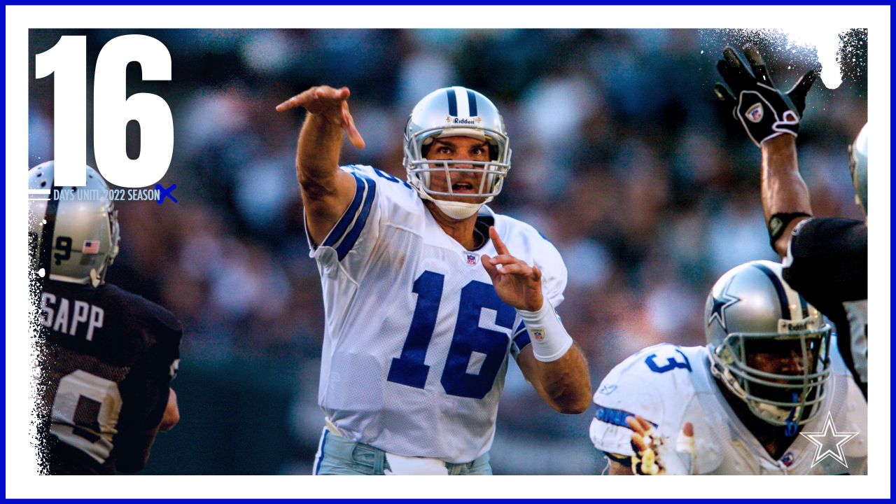 Former Dallas Cowboys players, Danny White, Emmit Smith, left rear, Nate  Newton, center, radio announcer Brad Sham, right rear, and Michael Irvin,  right, joke around before a preseason NFL football game against