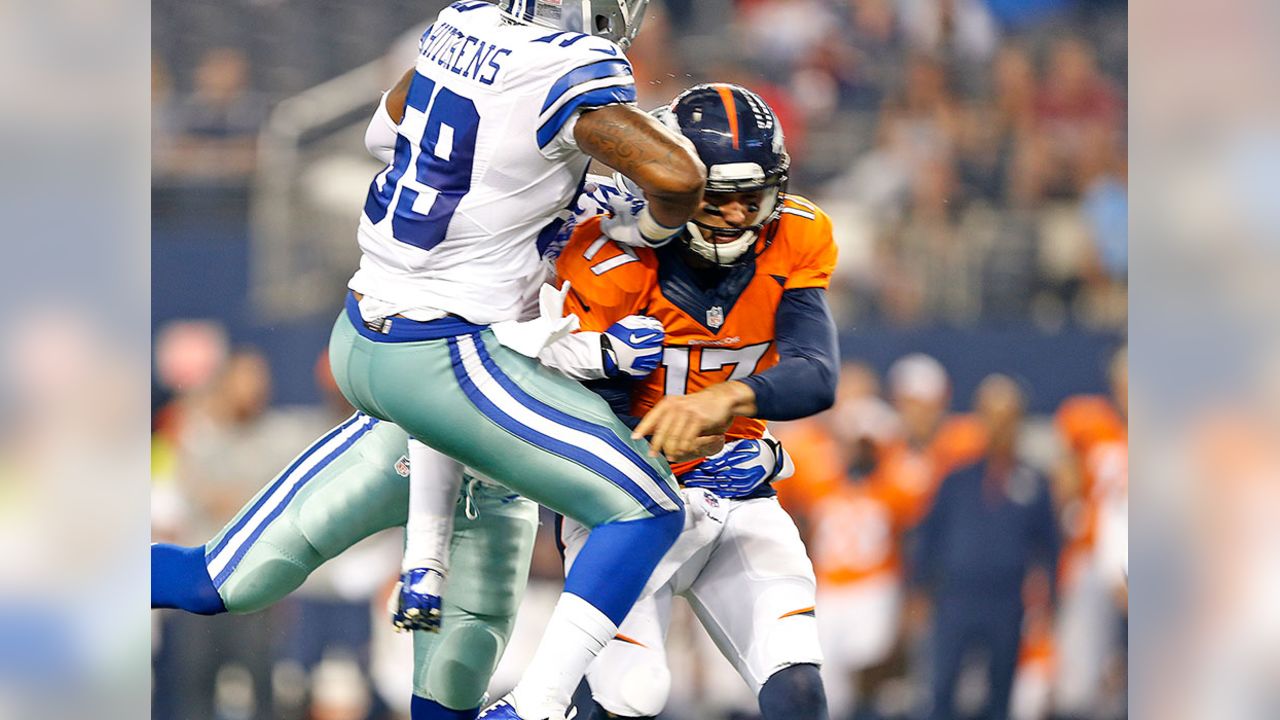 Cowboys' Micah Parsons wears Von Miller t-shirt during warmups