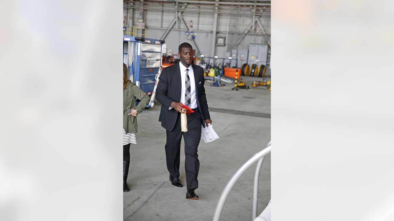 Rolando McClain Absent on Dallas Cowboys Team Charter to Oxnard