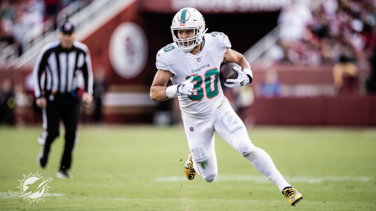 4,032 San Francisco 49ers V Miami Dolphins Photos & High Res Pictures -  Getty Images