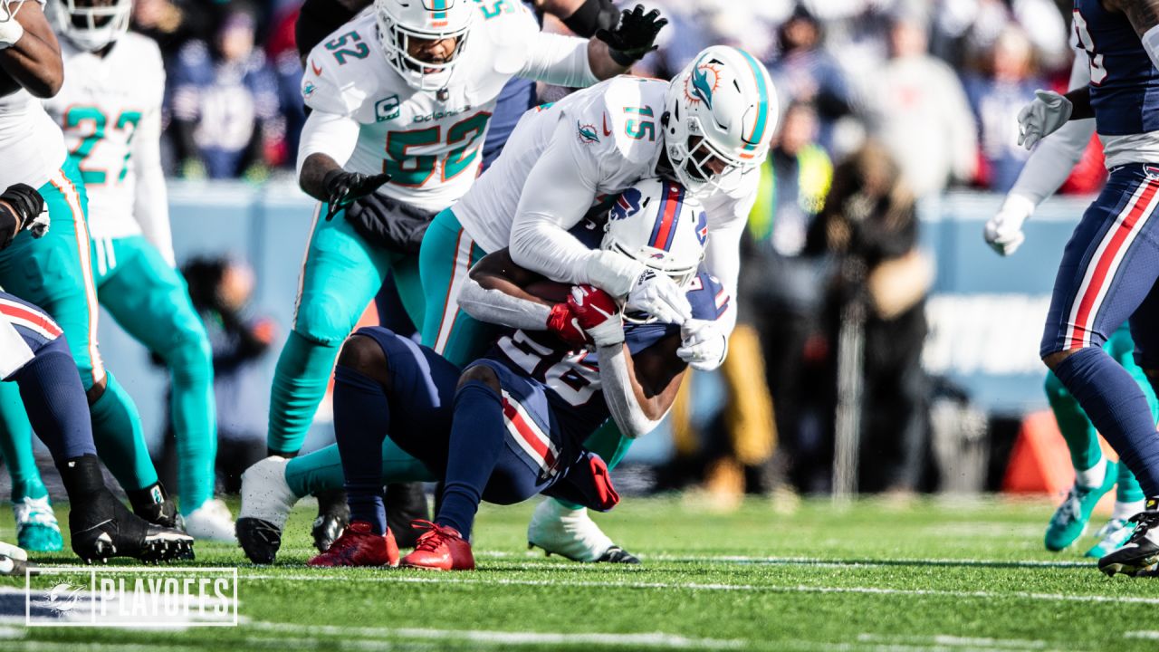 BUFFALO, USA, JANUARY 10, 2023: Miami Dolphins vs. Buffalo Bills. NFL Wild  Card Round 2023, Silhouette of NFL player of american football. holding bal  Stock Photo - Alamy