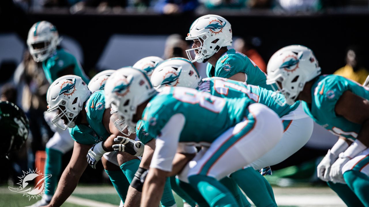 Photo Gallery: Dolphins v. Jets, Sunday, October 9, 2022