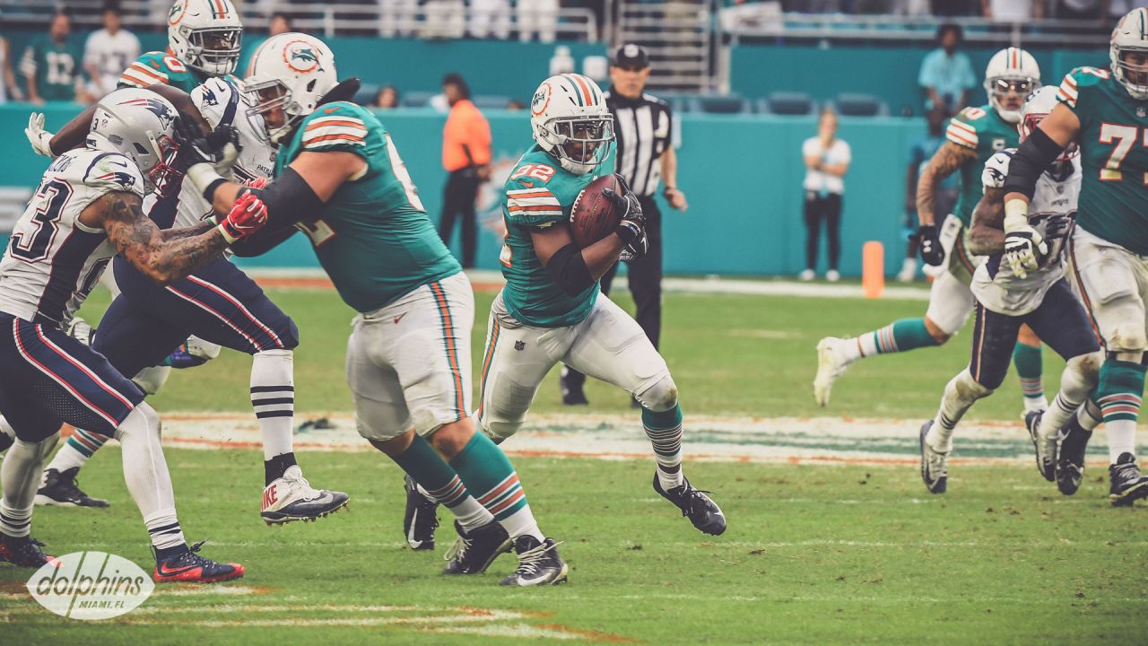 Ryan Fitzpatrick's miracle throw helps Dolphins knock off Raiders in absurd  ending