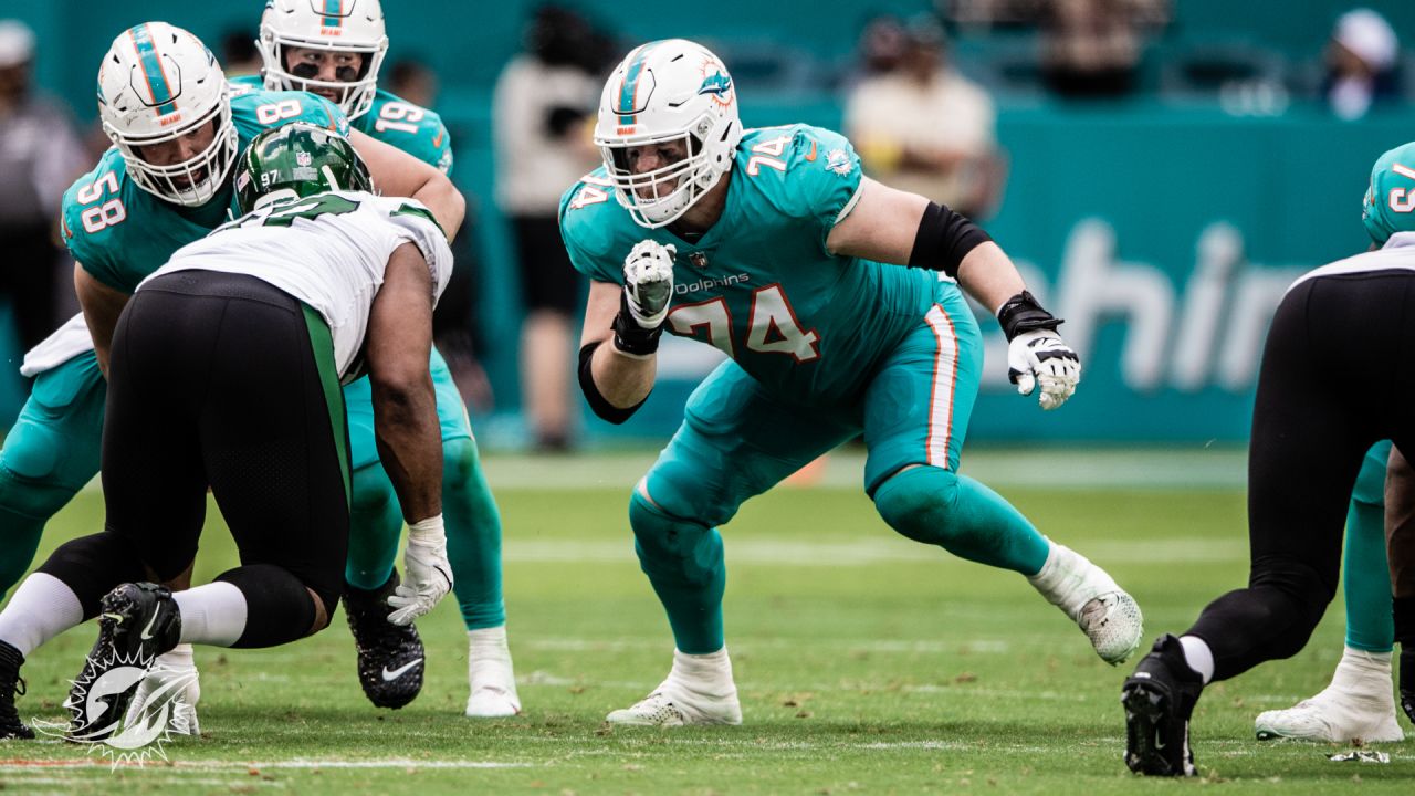 PHOTOS: Gameday - New York Jets vs Miami Dolphins - Week 18