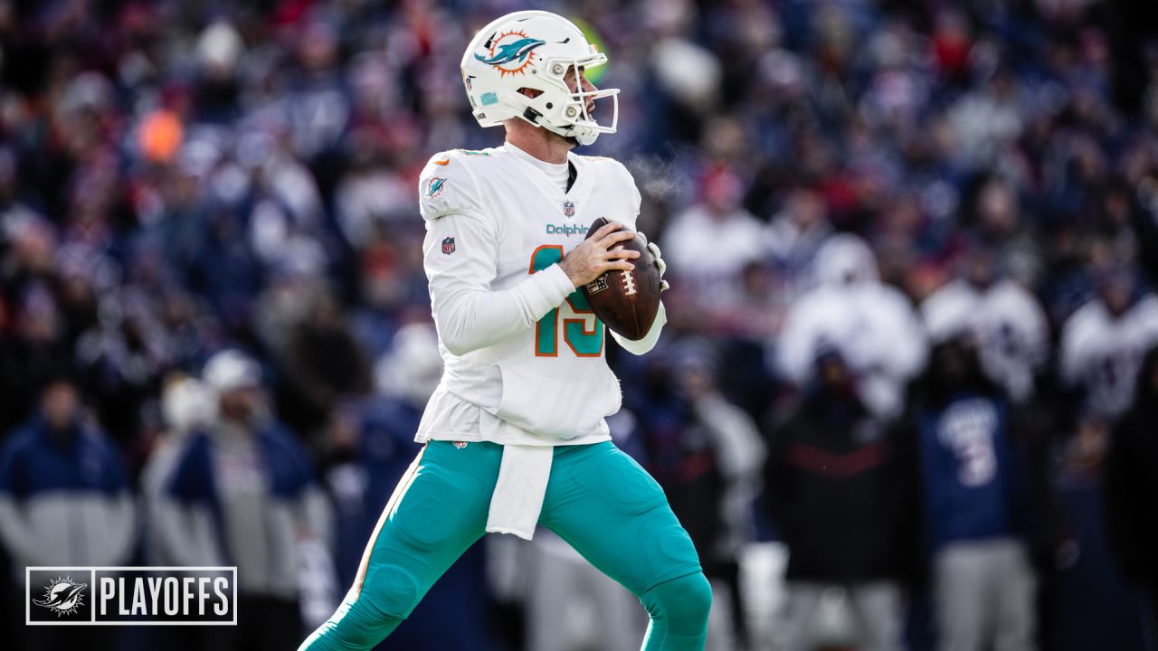 BUFFALO, USA, JANUARY 10, 2023: Miami Dolphins vs. Buffalo Bills. NFL Wild  Card Round 2023, Silhouette of fans supporting the team and cheering for th  Stock Photo - Alamy