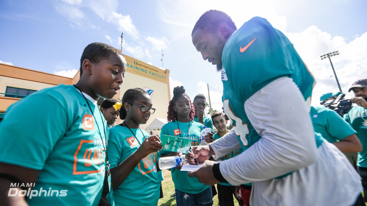 Air Pros USA Teams Up with Miami Dolphins Football UNITES to Give