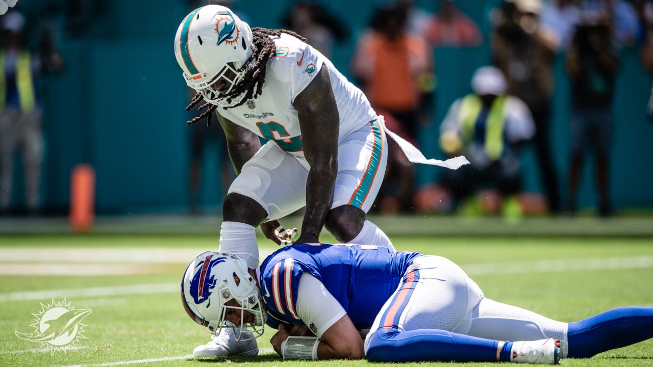 Photo: MIAMI DOLPHINS VS. BUFFALO BILLS - RWS2004120506 