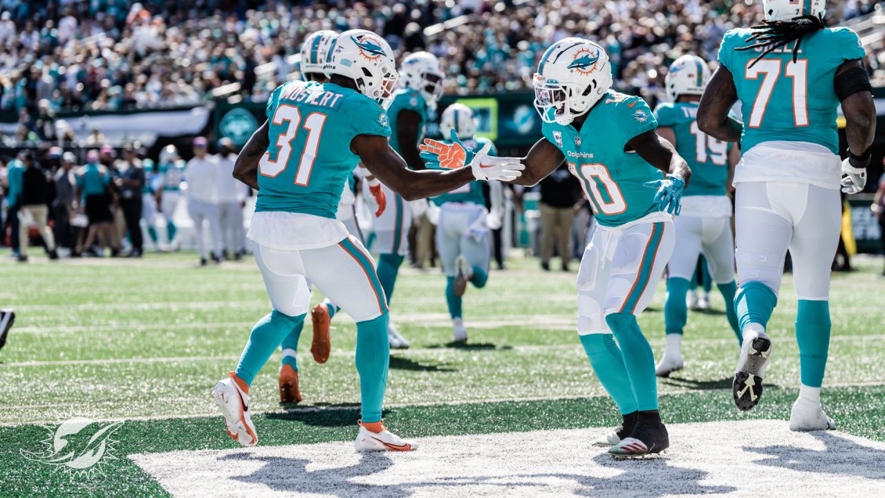 Photo Gallery: Dolphins v. Jets, Sunday, October 9, 2022