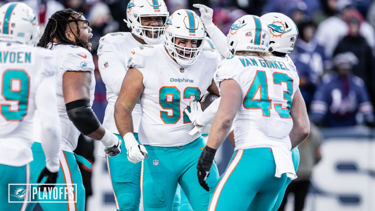 BUFFALO, USA, JANUARY 10, 2023: Miami Dolphins vs. Buffalo Bills. NFL Wild  Card Round 2023, Silhouette of fans supporting the team and cheering for th  Stock Photo - Alamy