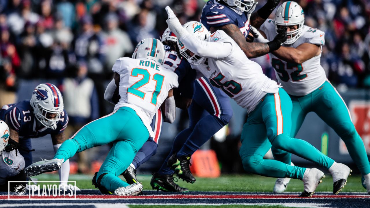 BUFFALO, USA, JANUARY 10, 2023: Miami Dolphins vs. Buffalo Bills. NFL Wild  Card Round 2023, Silhouette of fans supporting the team and cheering for th  Stock Photo - Alamy