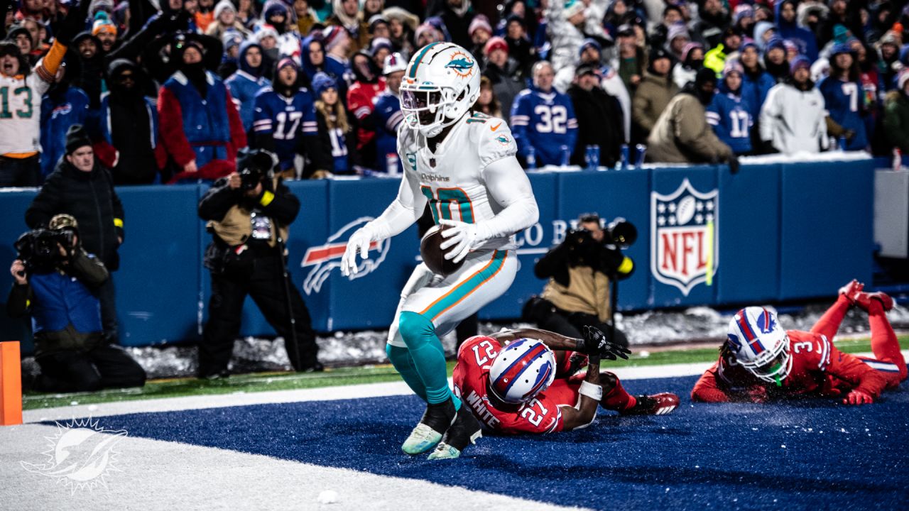 Miami Dolphins vs Buffalo Bills - December 18, 2022