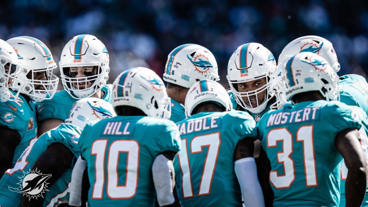 Dolphins outlast AFC East-rival Patriots behind Raheem Mostert's