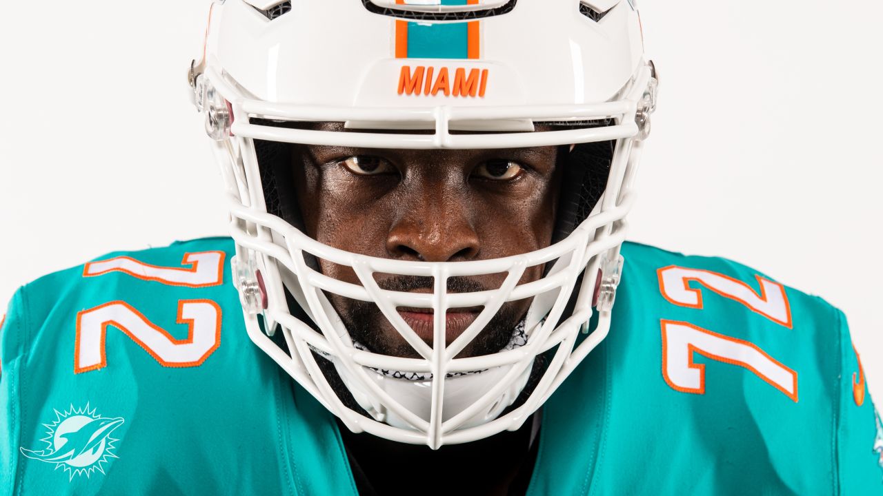 IRVINE, CALIFORNIA - 24 JUNE 2021: Football Helmets of the Miami Dolphins  Vs New England Patriots, Week One Opponents in the NFL Editorial Image -  Image of football, mini: 226568635