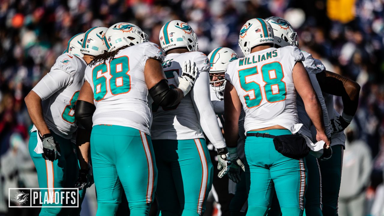 BUFFALO, USA, JANUARY 10, 2023: Miami Dolphins vs. Buffalo Bills. NFL Wild  Card Round 2023, Silhouette of fans supporting the team and cheering for th  Stock Photo - Alamy