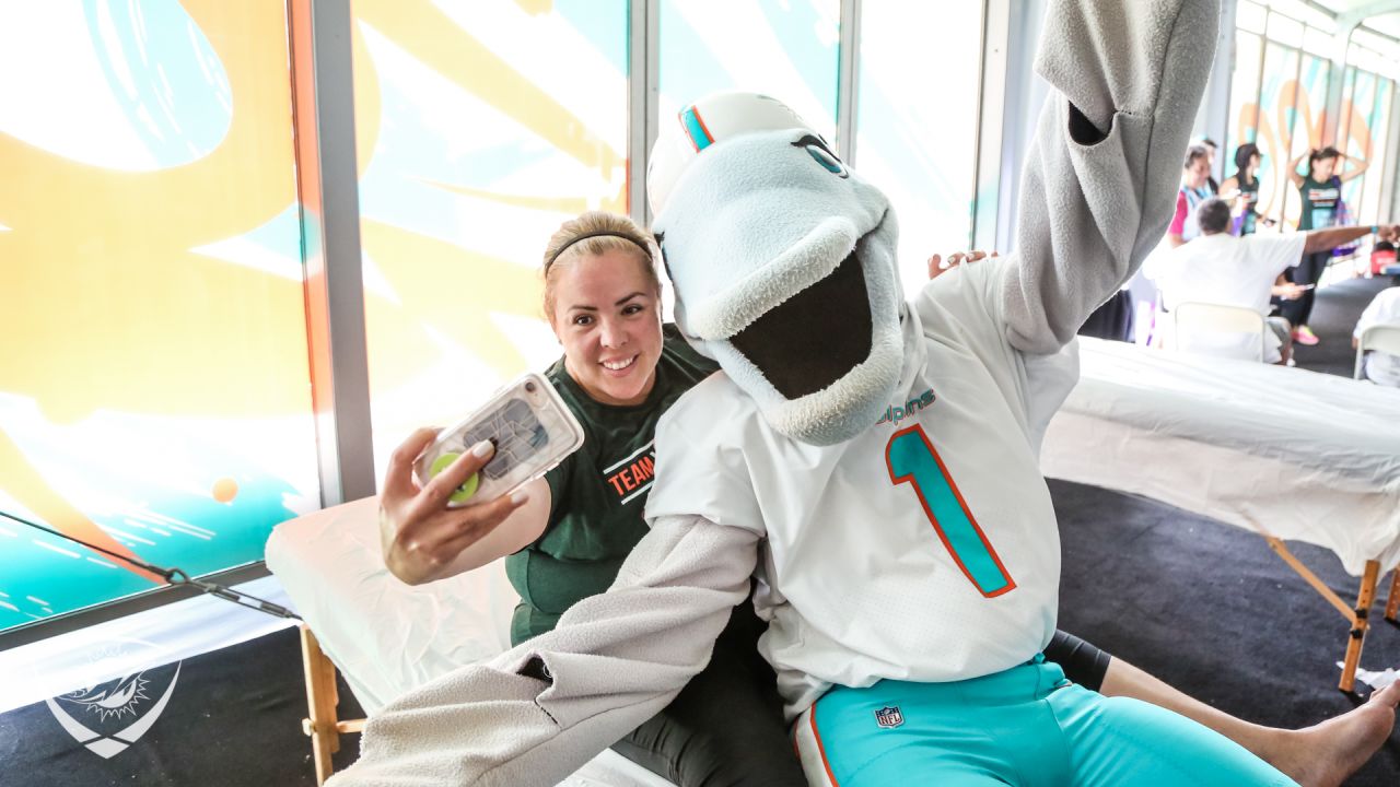 Dolphins Continue Fight Against Cancer At DCC IX