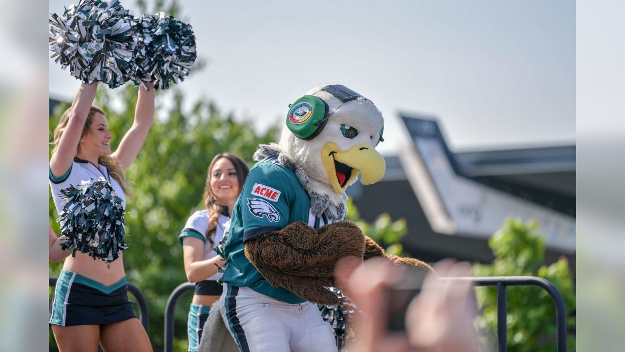 Grand reopening of the Eagles Pro Shop in Lancaster PA, Swoop and drumline  ringing out customers. : r/eagles