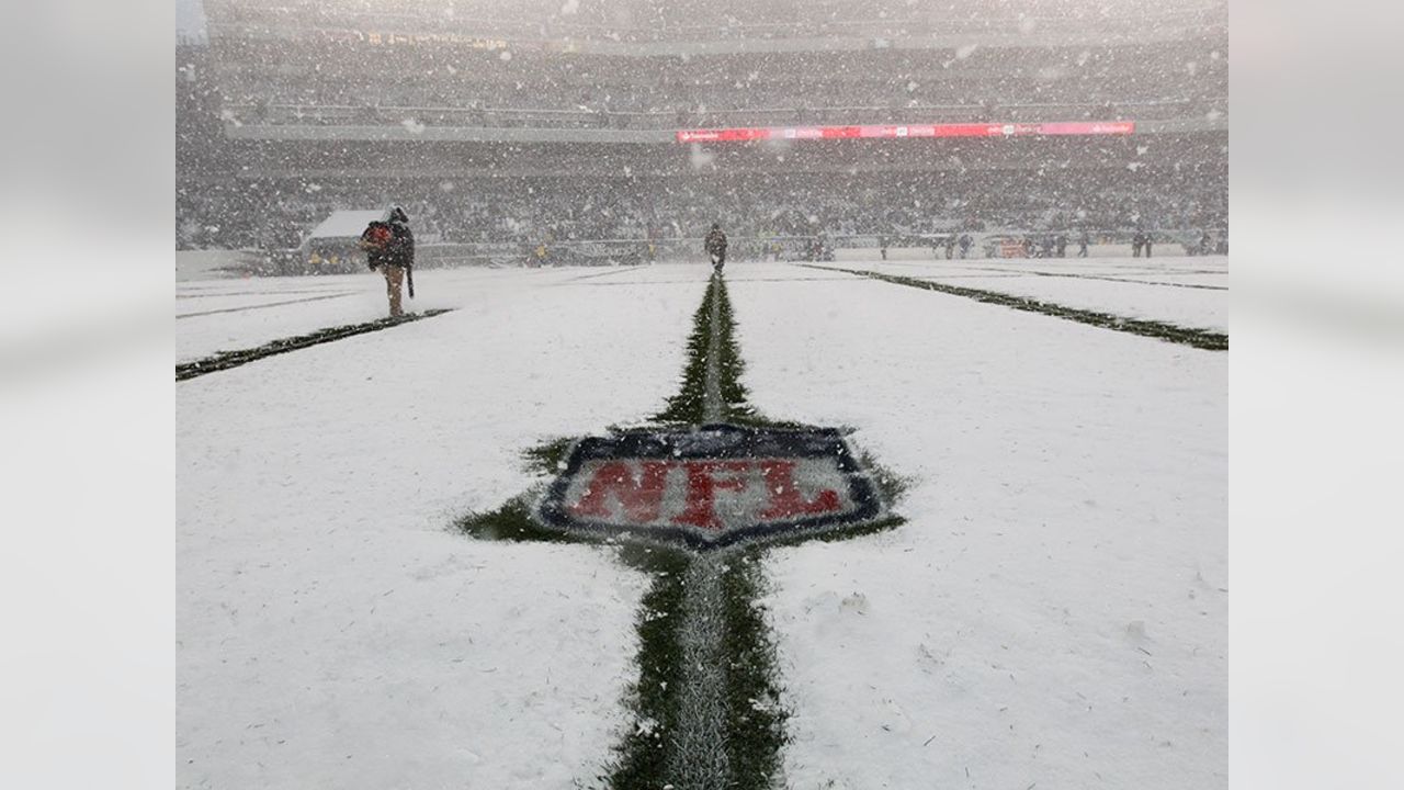 Philadelphia Eagles plow through the snow to knock off Detroit Lions – The  Times Herald