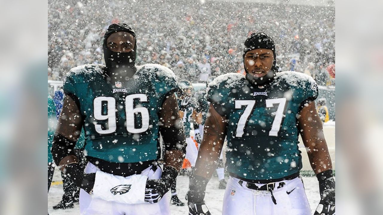 Philadelphia Eagles plow through the snow to knock off Detroit