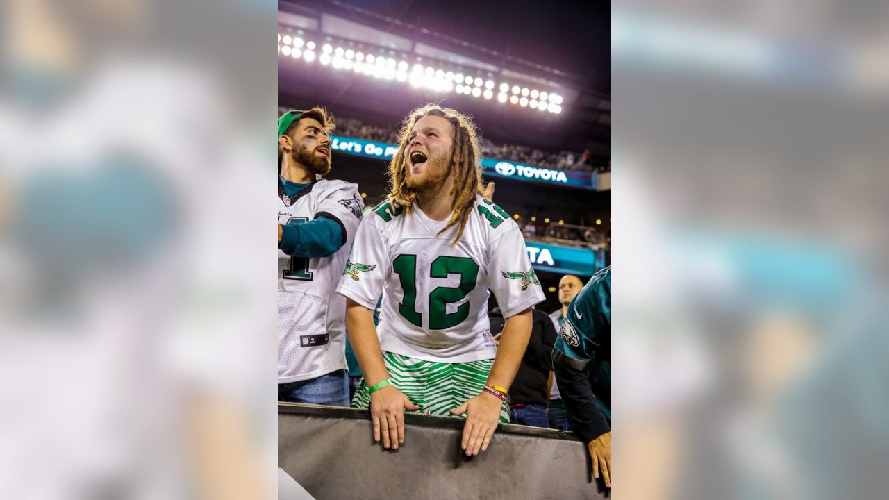 Philadelphia Eagles kicker David Akers gives his customary bow to the goal  posts after making the point after attempt after Philadelphia's first  touchdown during first quarter play in Philadelphia at Lincoln Financial