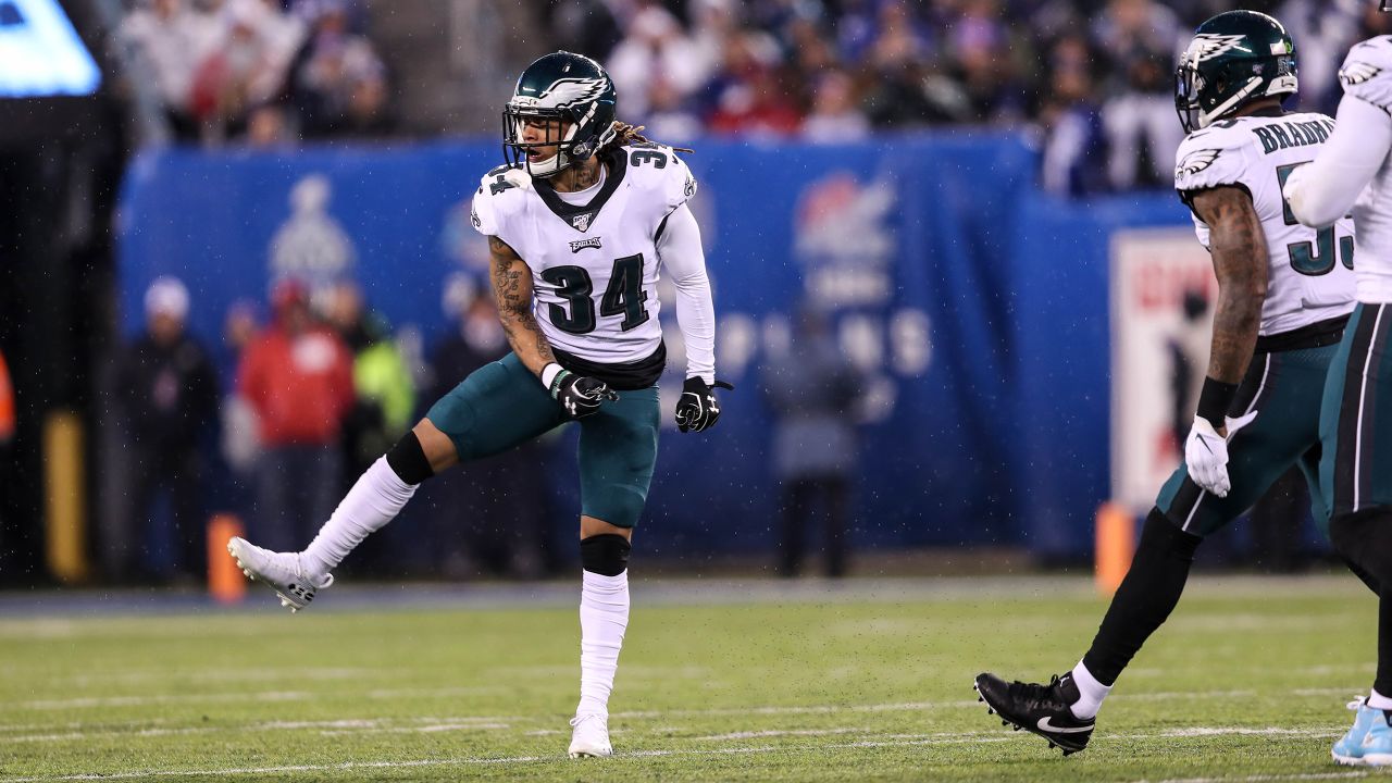 Eagles add Cre'Von LeBlanc, Josh Perkins to roster; Jordan Howard