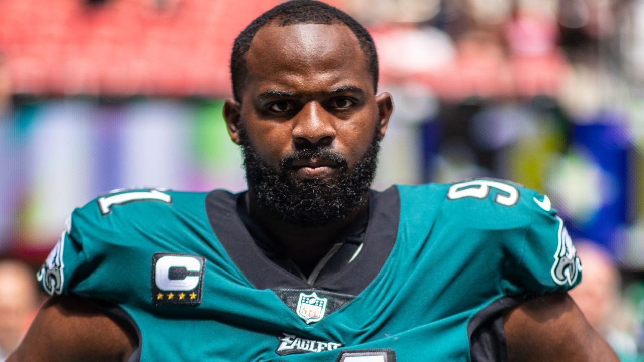 NFL Writer Pegs Surprising Eagles Player as UFC Fighter