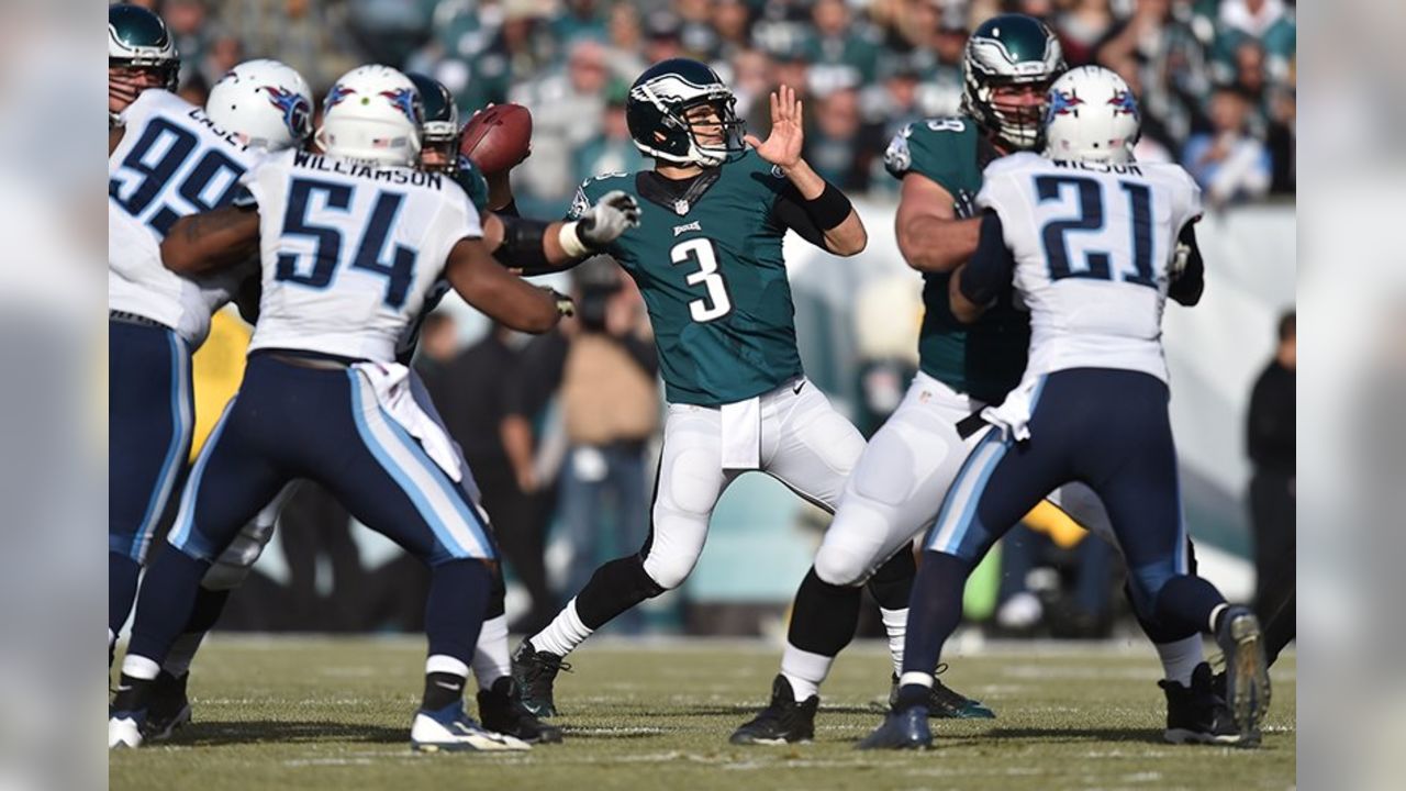 Huff, McCoy lead Eagles past Titans 43-24