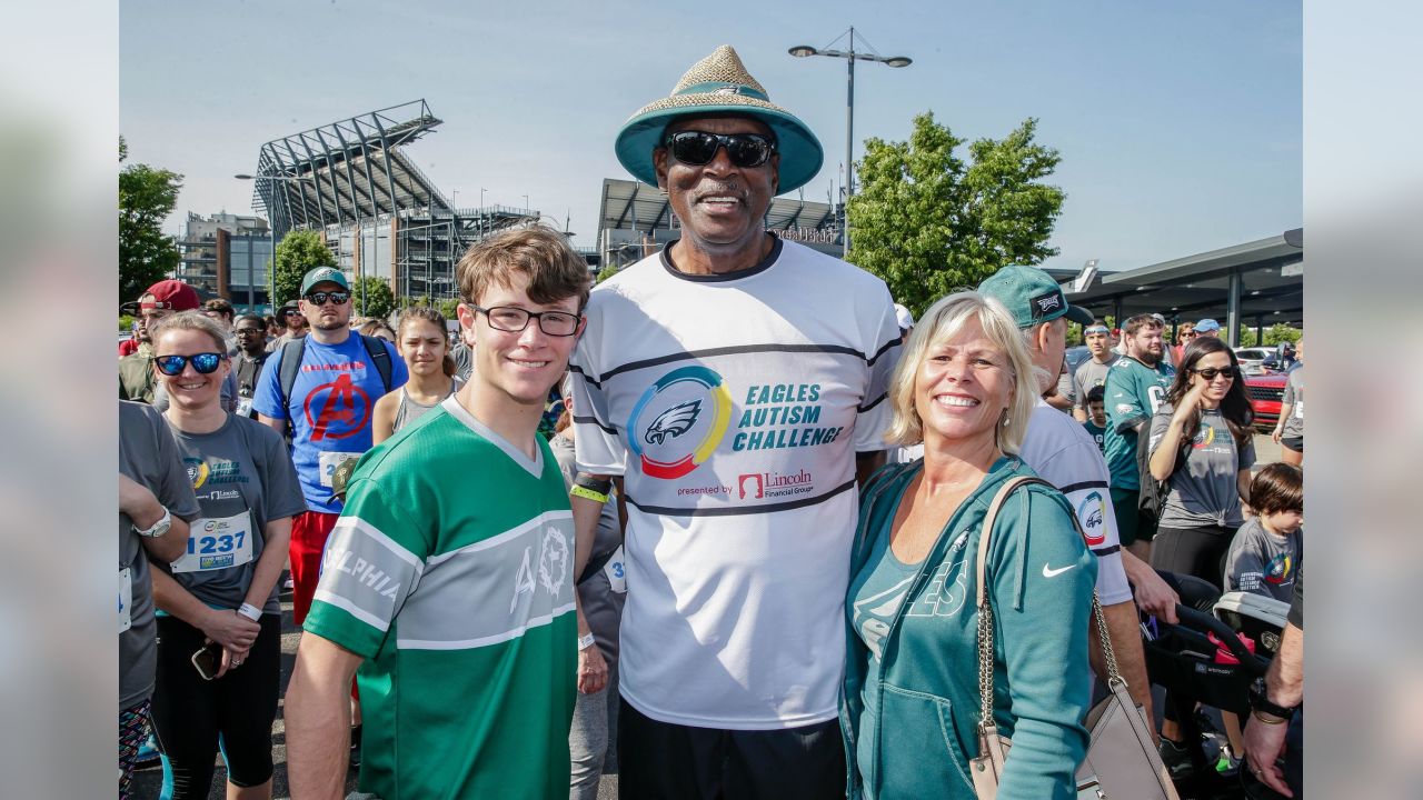 Artist with autism creates Lincoln Financial Field sculpture for Eagles  Autism Challenge