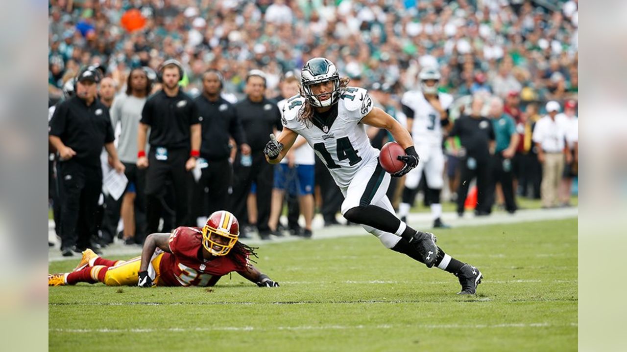 Philadelphia Eagles defensive backs Lito Sheppard, left, and Asante Samuel  watch mini-camp practice at the Nova Care Center in Philadelphia,  Pennsylvania, Sunday, May 4, 2008. (Photo by Peter Tobia/Philadelphia  Inquirer/MCT/Sipa USA Stock