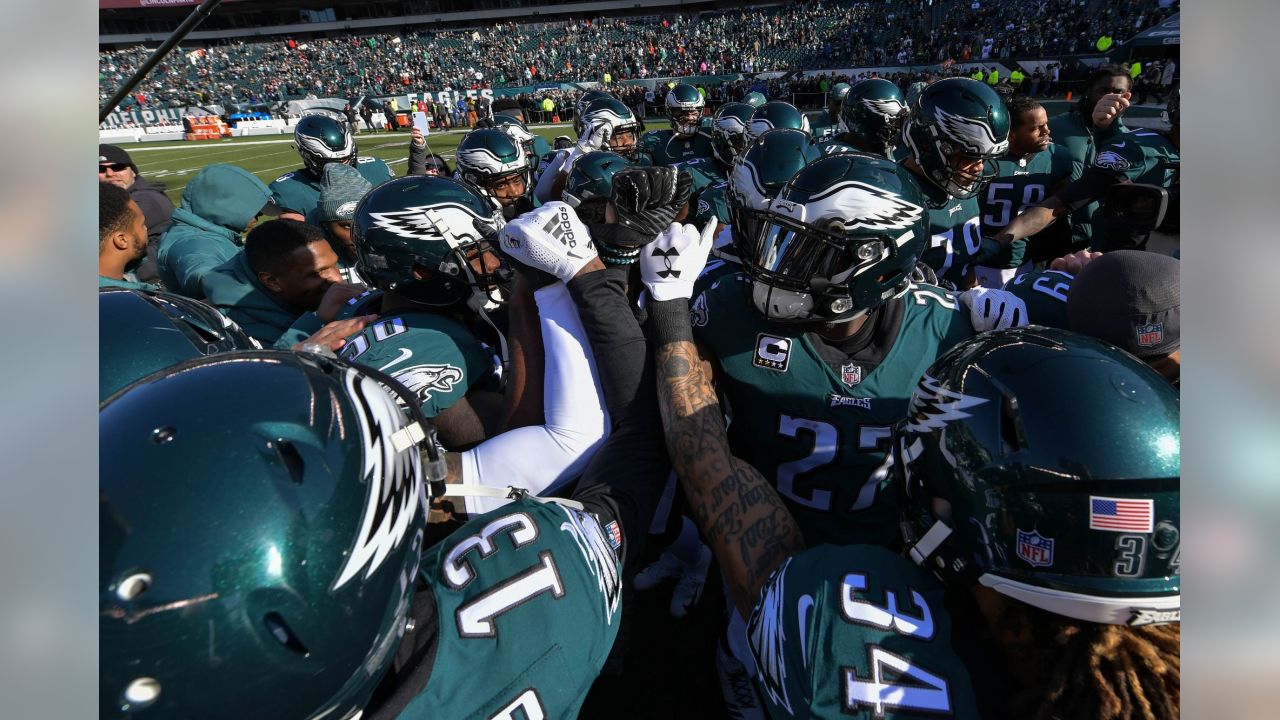 NFL: Philadelphia Eagles nip Houston Texans to keep playoff hope alive