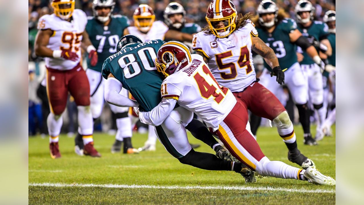 Wentz tosses for 2 TDs, leads Eagles over Redskins 28-13