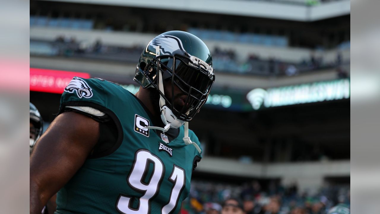 NFL: Philadelphia Eagles nip Houston Texans to keep playoff hope alive